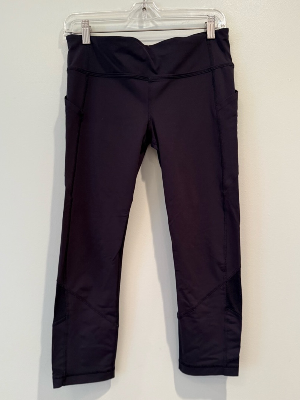 Lululemon black crop legging pockets  8